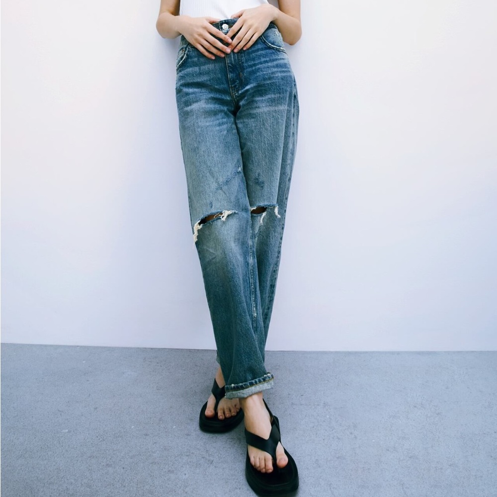 Low waist Flared Rip jeans
